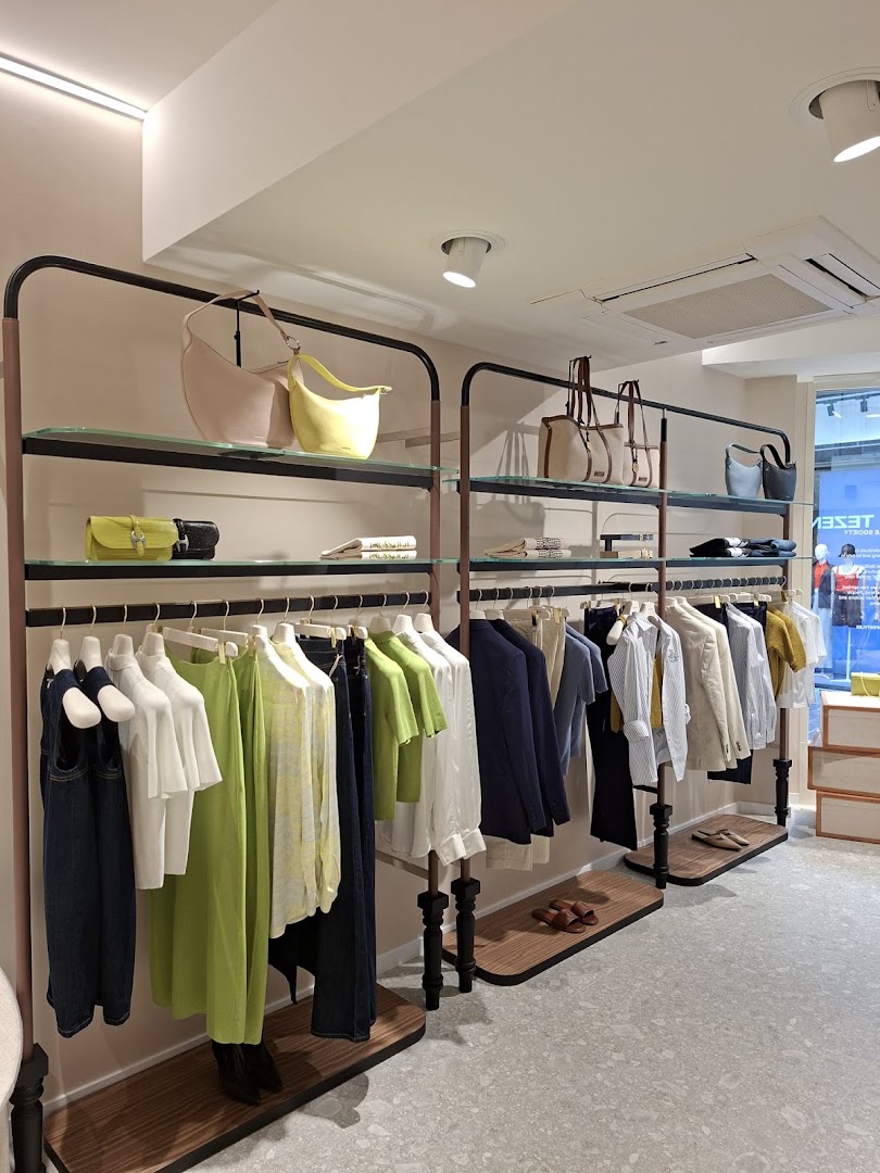 Trussardi Boutique Como: clear, professional shop interior display