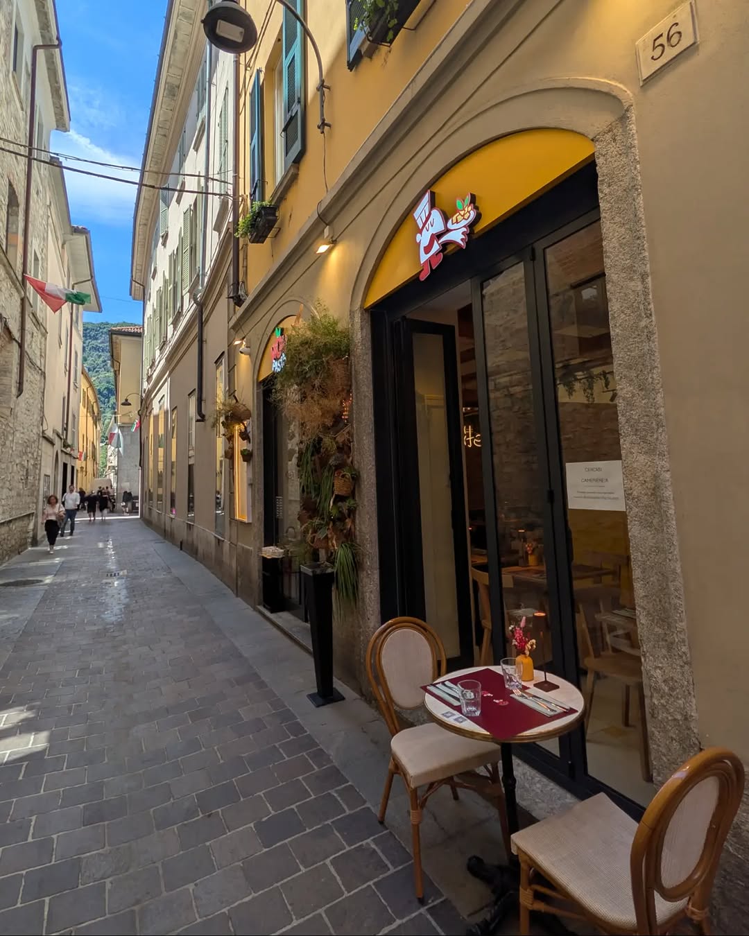 Wow Pasta: clear, inviting exterior restaurant shot