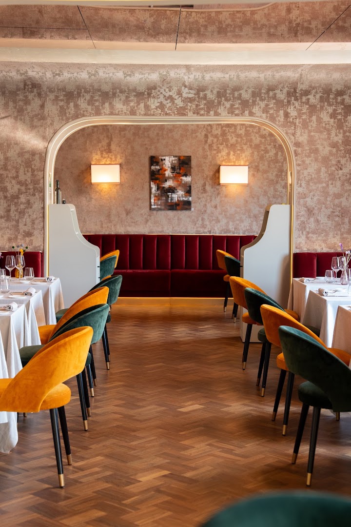 Claris: professional interior shot of restaurant