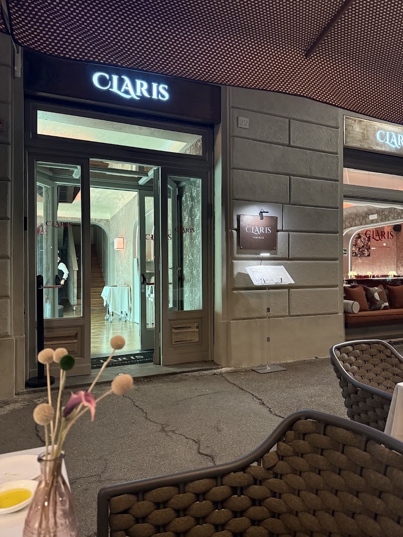 Claris: inviting exterior view of restaurant