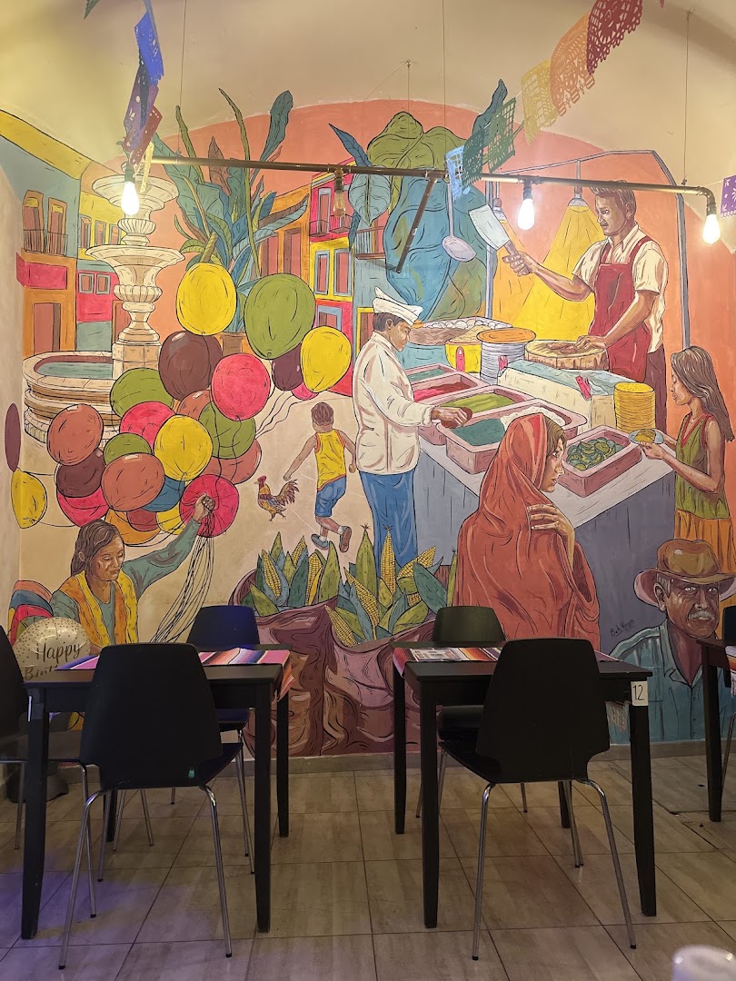 Raíces Latin Food: restaurant interior and atmosphere