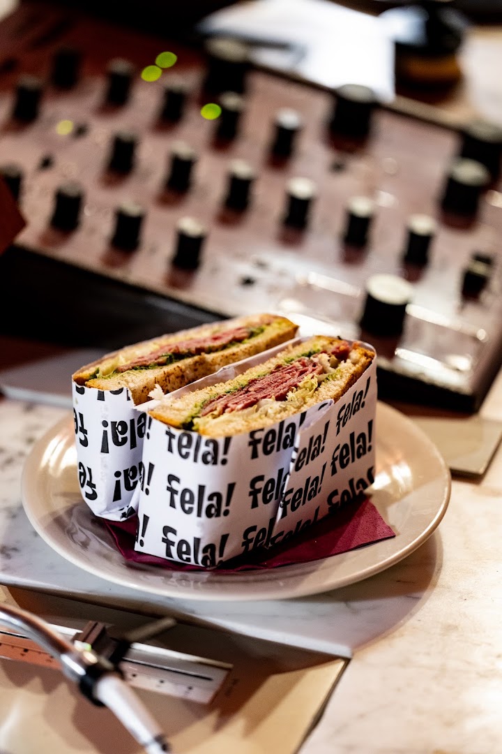 Fela: appetizing food photo with branding