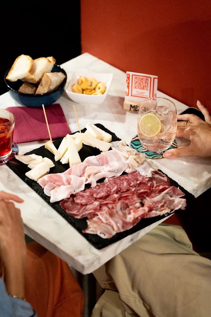 Fela: appetizing food and drink photo