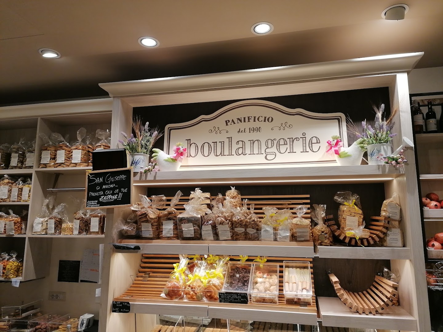 Boulangerie di Lecce: attractive display of bakery products