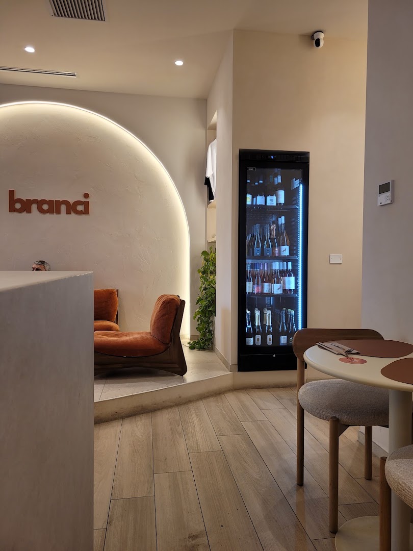 Branci: clean, professional interior shot