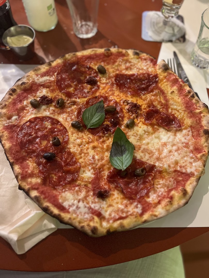 Gigi Vera Pizza: appetizing photo of restaurant pizza