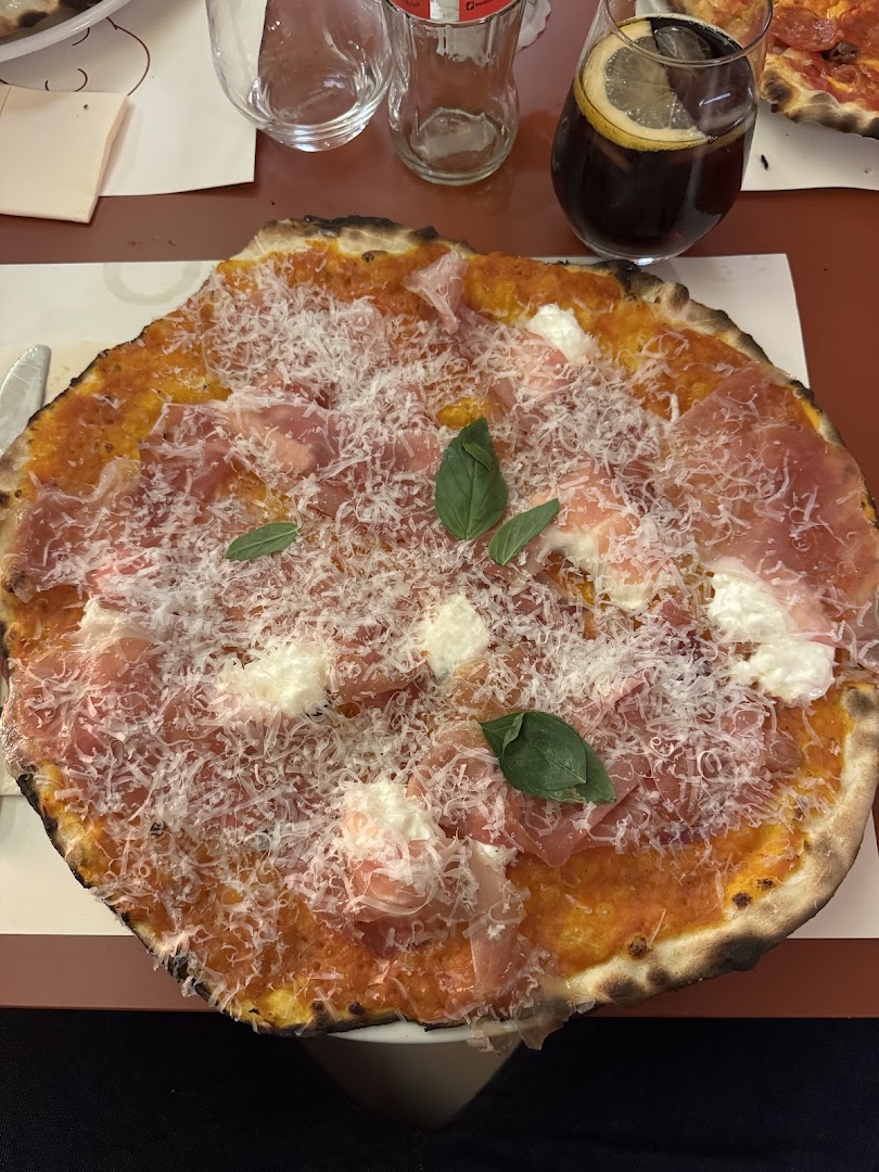 Gigi Vera Pizza: appetizing photo of restaurant pizza
