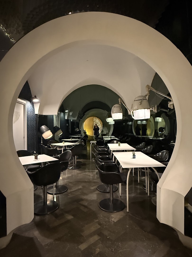 Loblò: attractive interior design and atmosphere