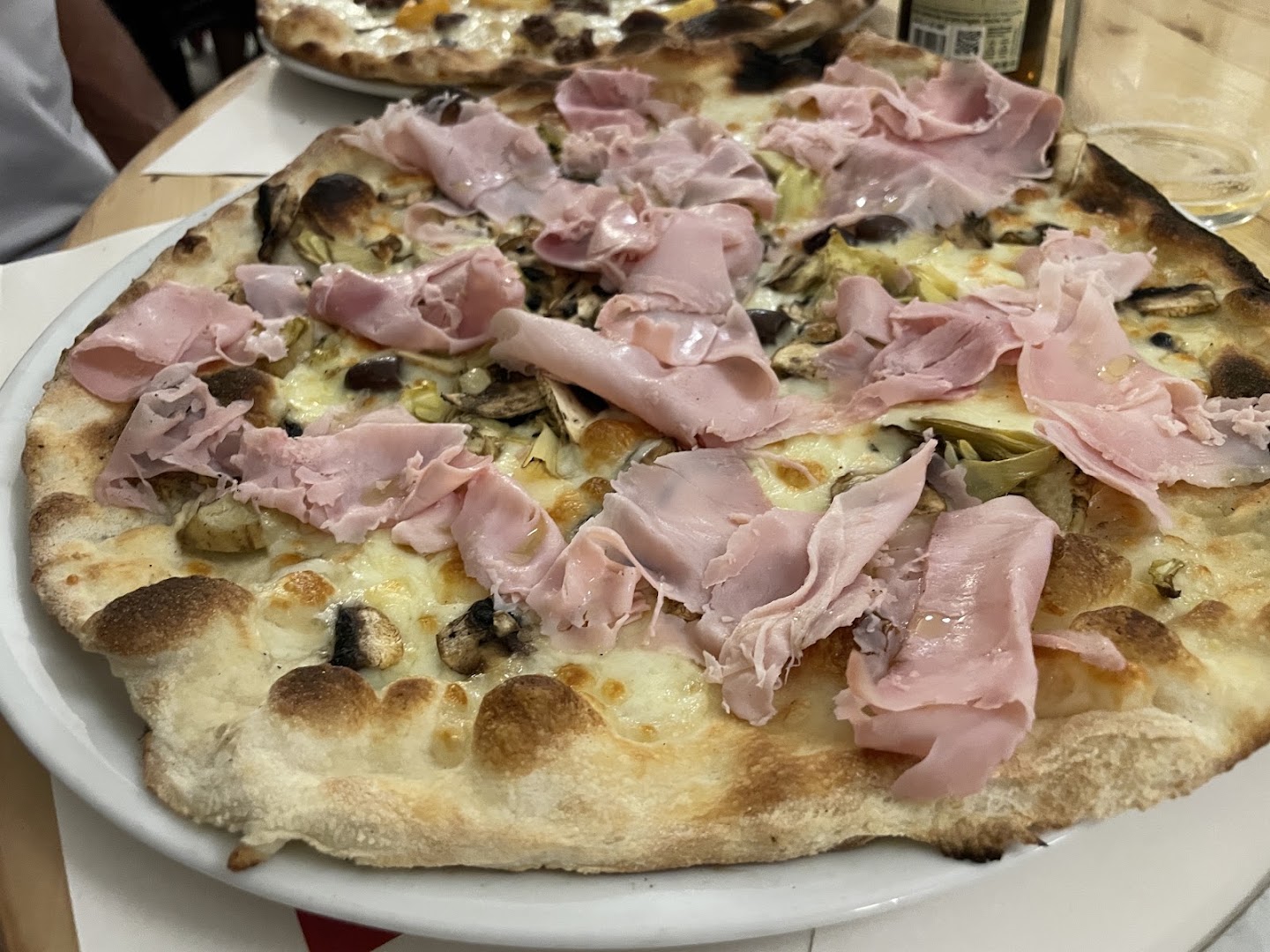 Loop Pizza Croccante: appetizing photo of restaurant pizza