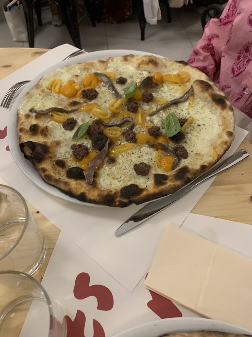 Loop Pizza Croccante: appetizing photo of restaurant pizza