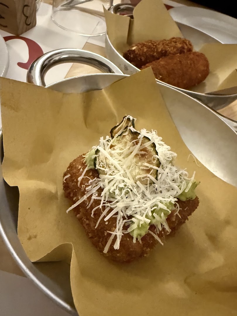 Loop Pizza Croccante: appetizing photo of restaurant food