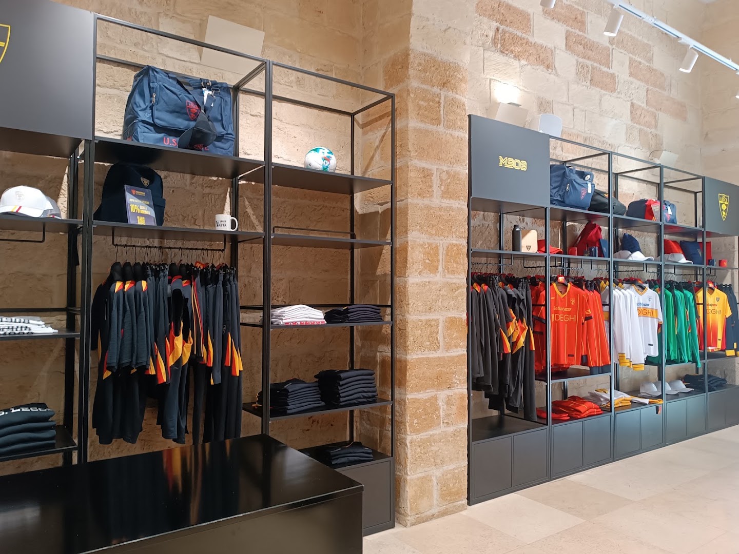 U.S. Lecce Official Store: clear view of shop interior