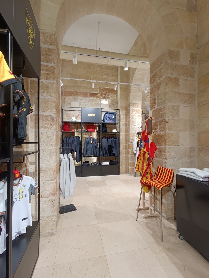 U.S. Lecce Official Store: clear view of shop interior