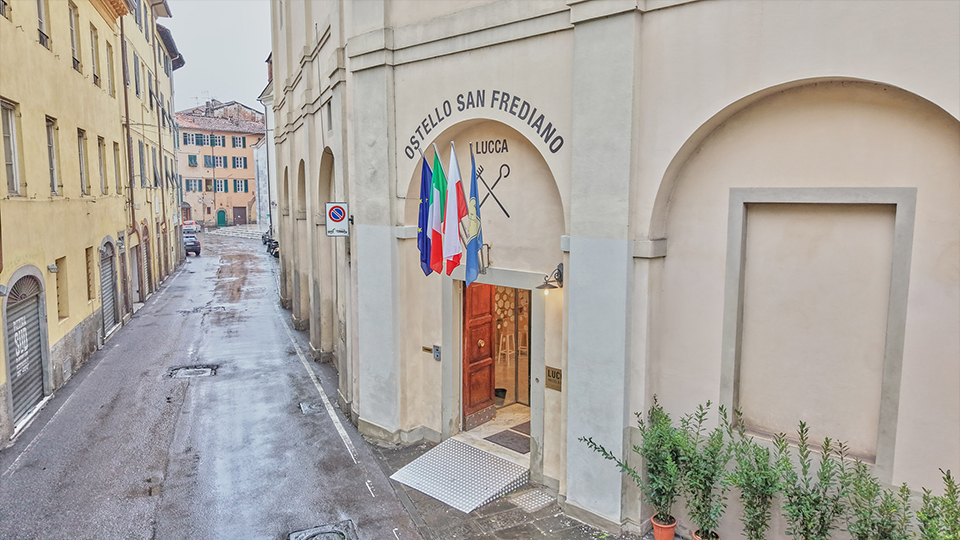 Lucca Hostel & Rooms San Frediano: clear exterior view of hotel