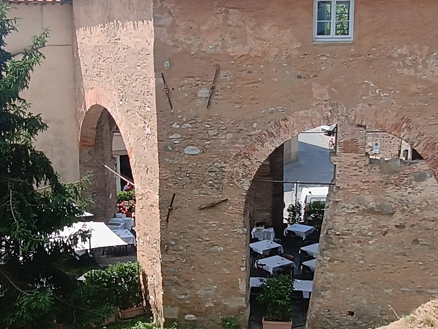 Ri-Conoscere le Mura: venue exterior and atmosphere
