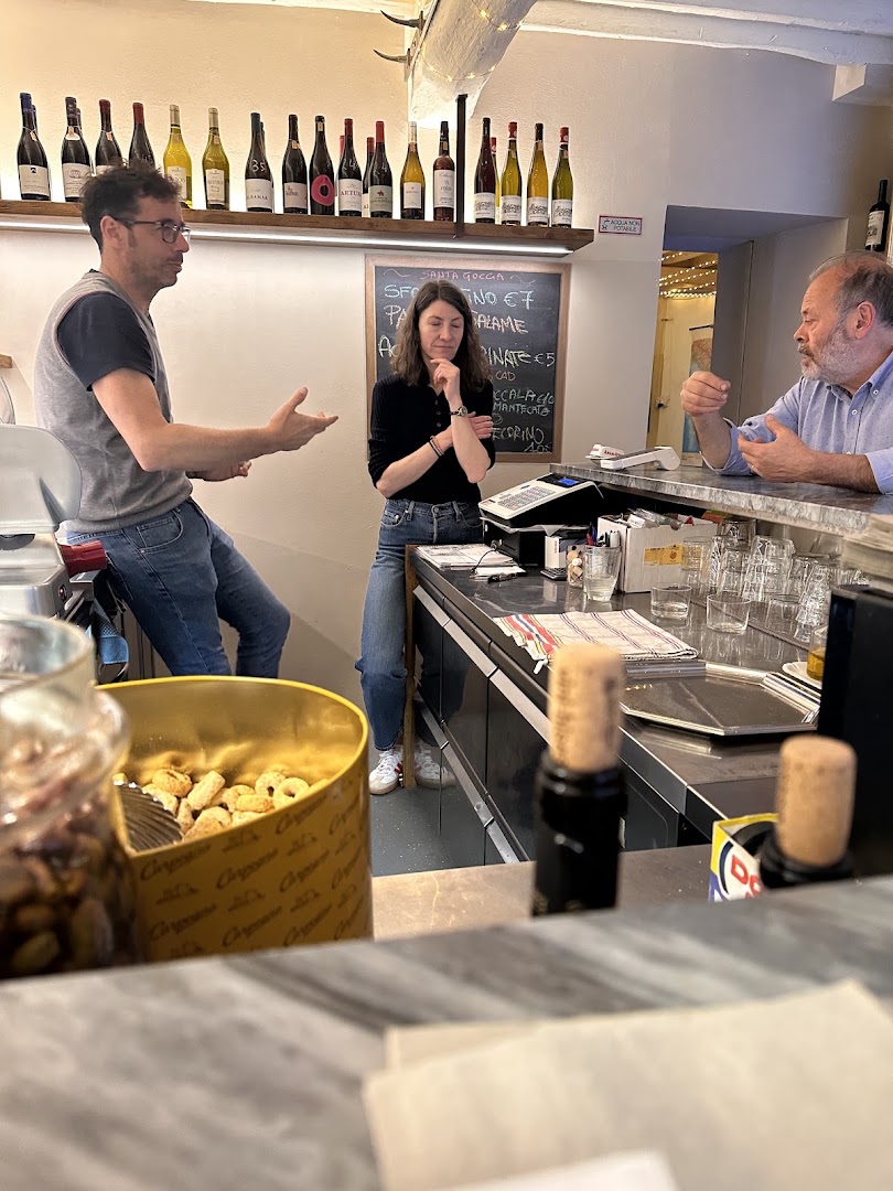 Santa Goccia Vineria: authentic bar atmosphere