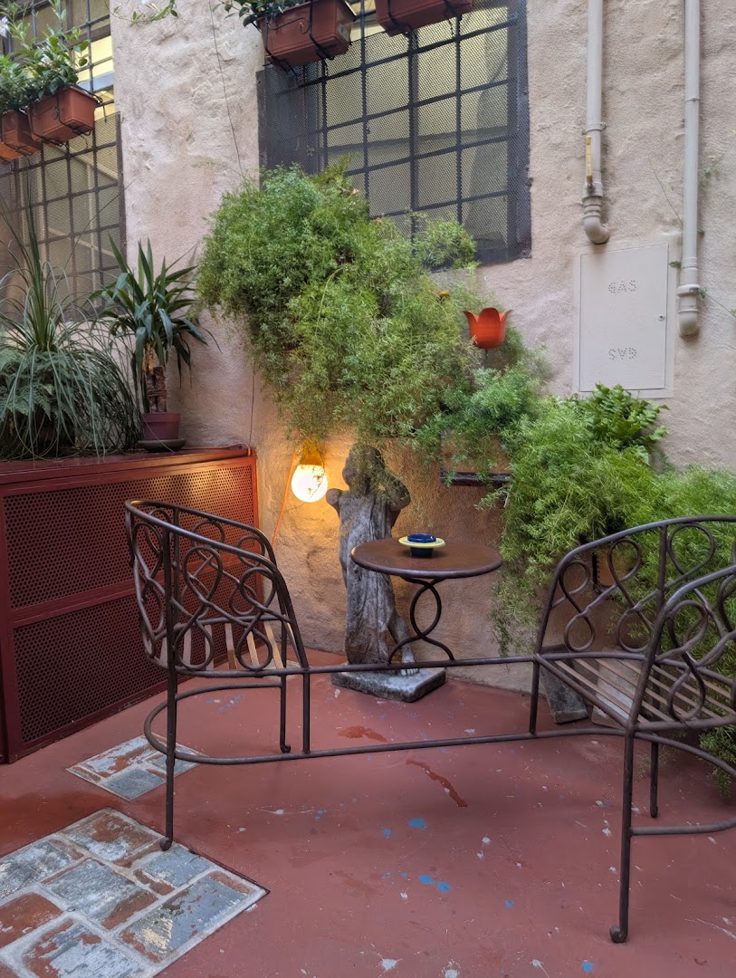 Santa Goccia Vineria: inviting and atmospheric outdoor seating