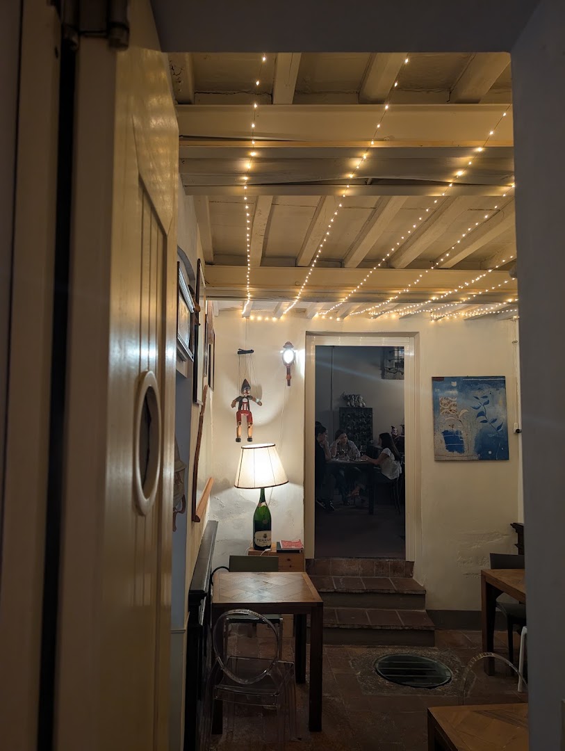 Santa Goccia Vineria: inviting atmosphere and interior view