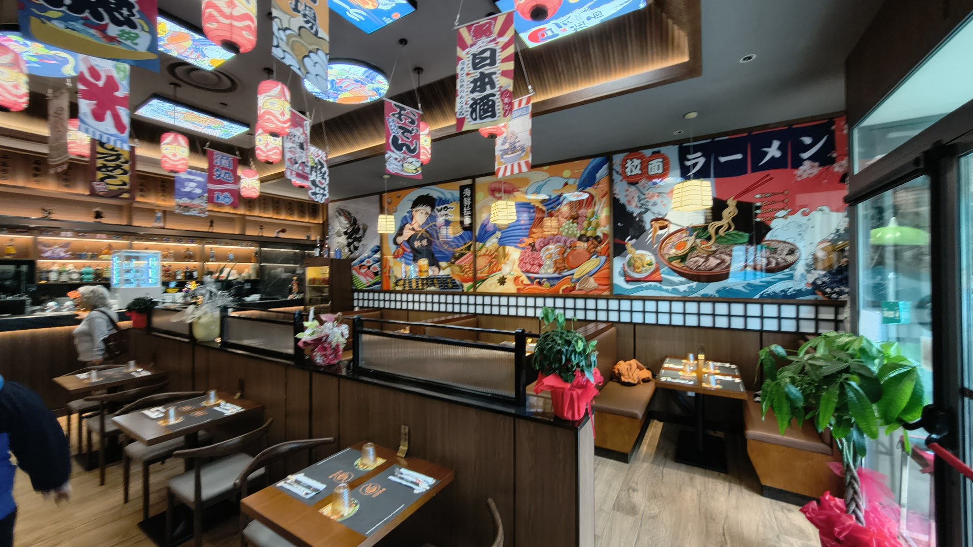 Toro Ramen Lucca: clear, inviting restaurant interior shot