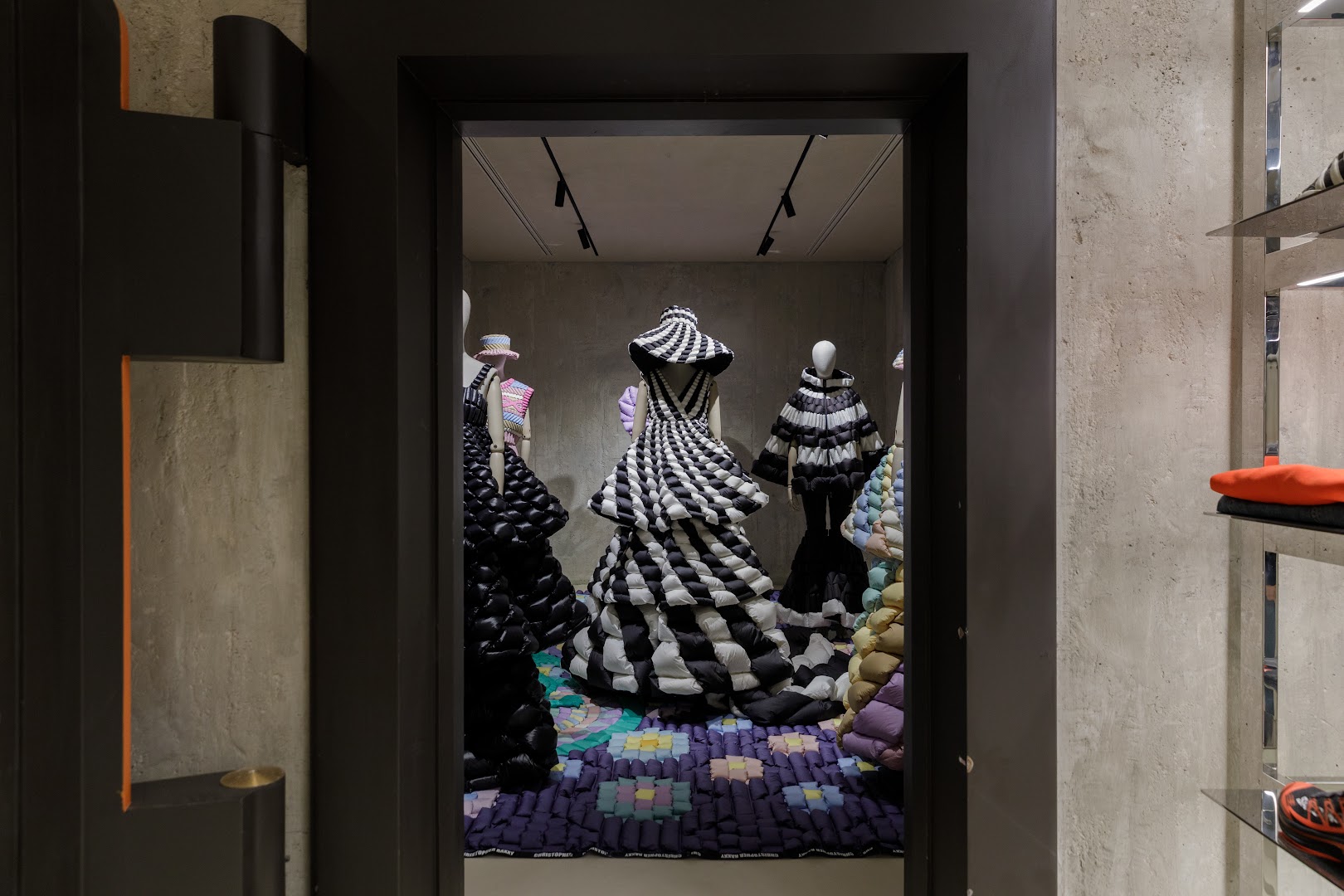 Anteprima: professional display of shop products