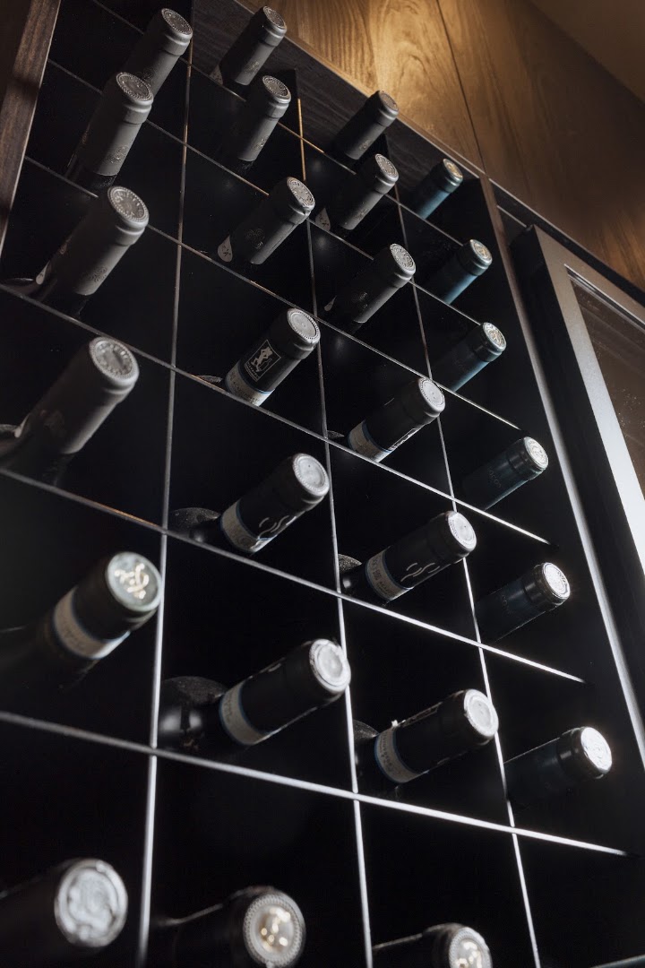 Ombrae: professional wine rack display photo