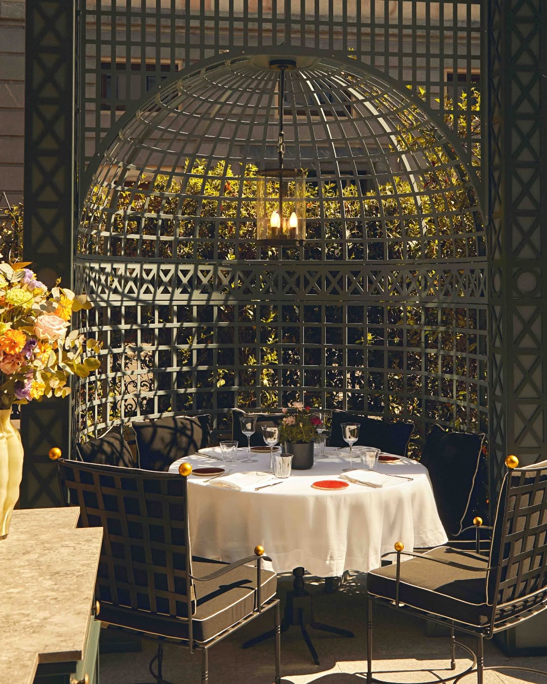 Spiga: attractive and professional restaurant seating
