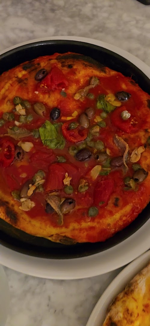 Antica Pizzeria Chiaia: appetizing photo of restaurant food
