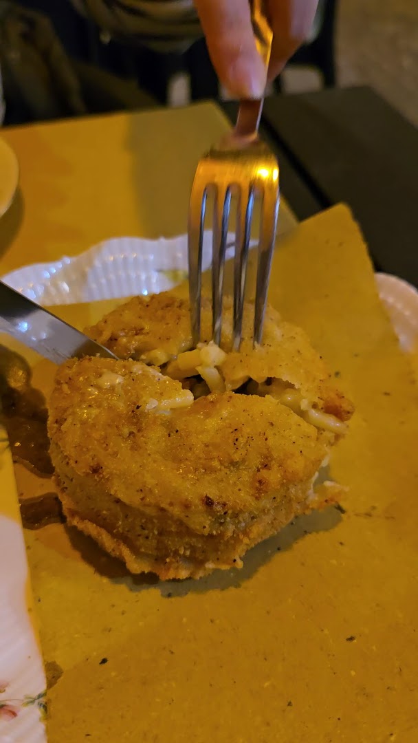 Antica Pizzeria Chiaia: appetizing photo of restaurant food