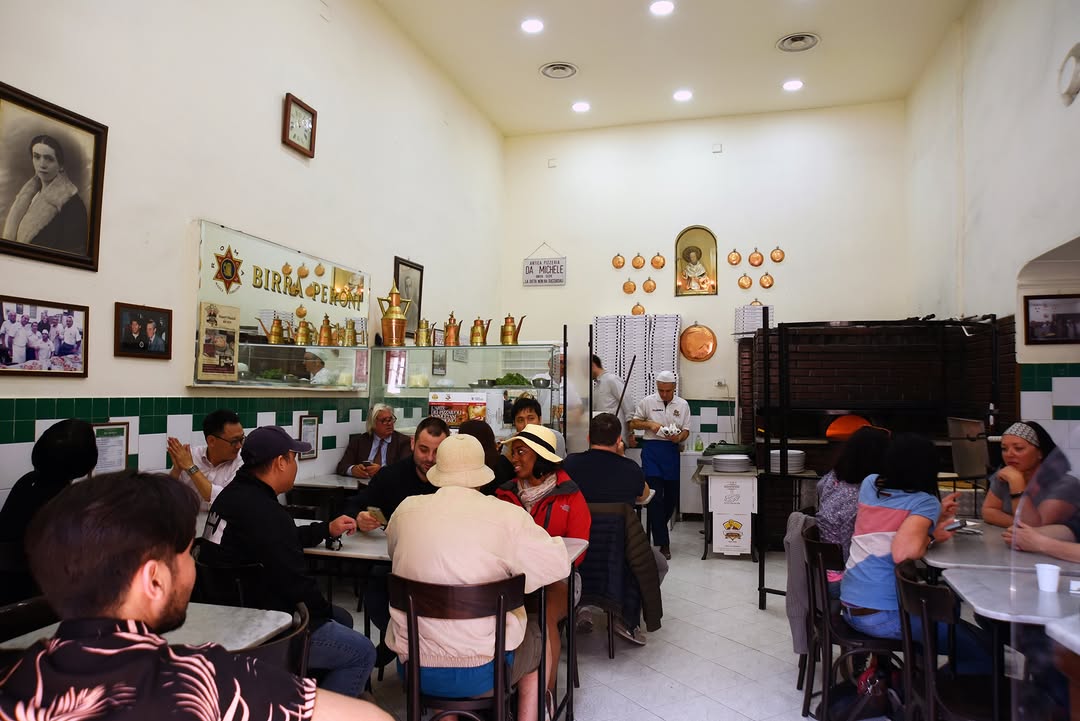 Antica Pizzeria Da Michele - Forcella: authentic restaurant atmosphere