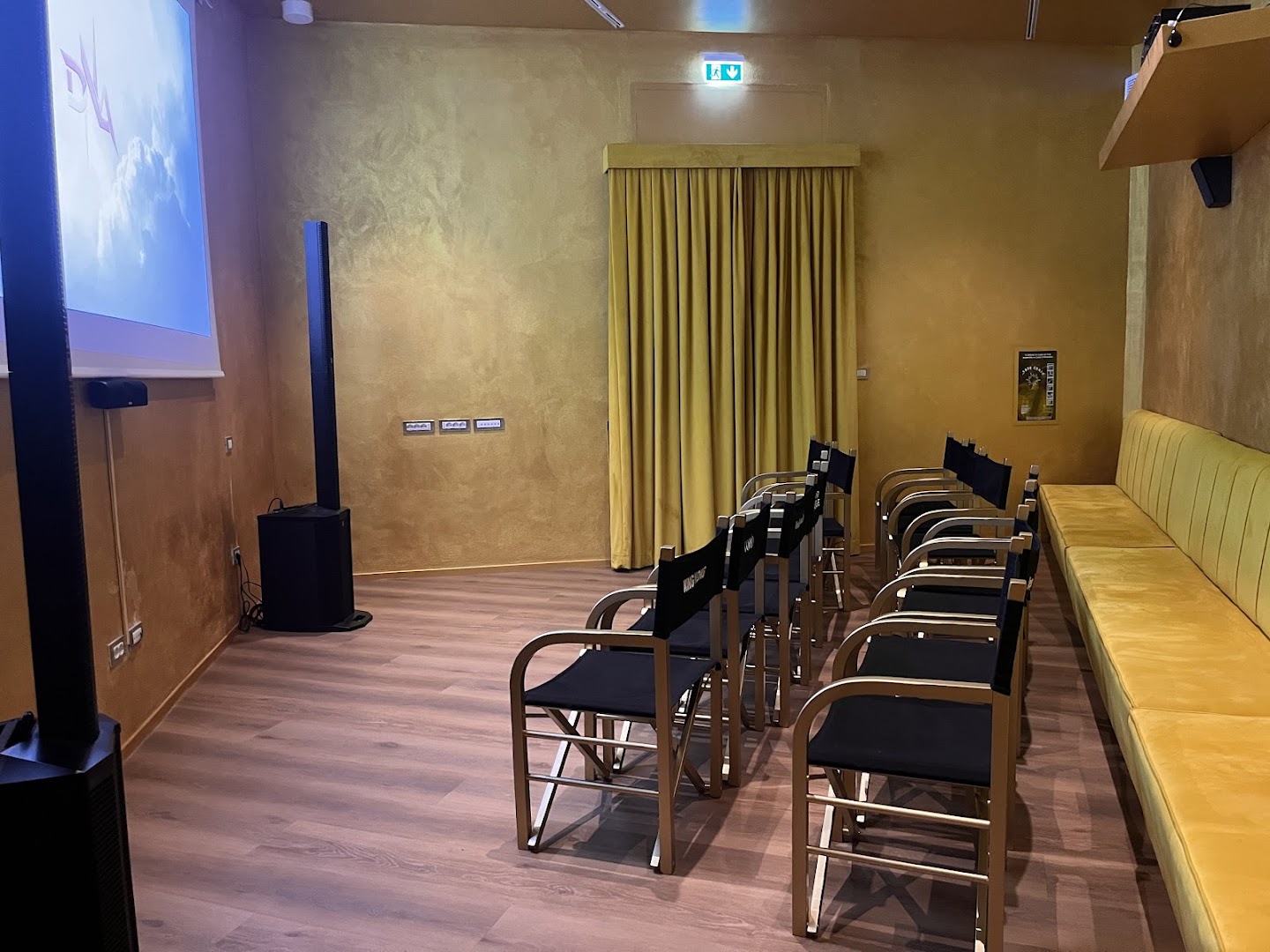 Casa Cinema: clear view of venue interior