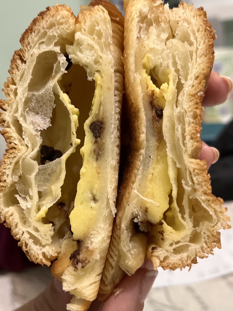 Cubo Bakehouse: appetizing close-up of pastry product