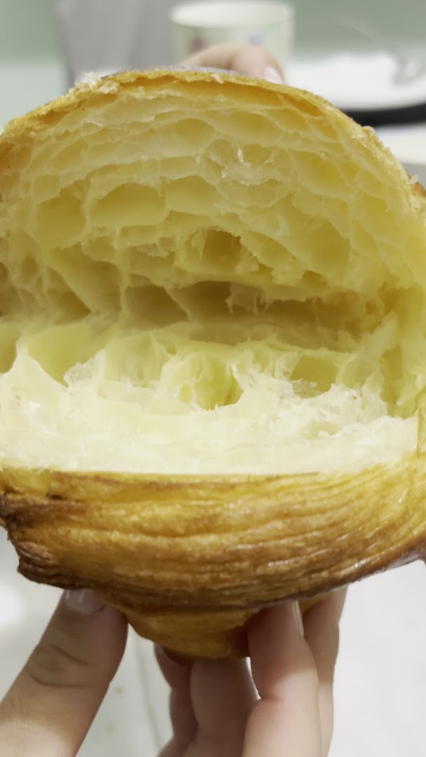 Cubo Bakehouse: appetizing close-up of fresh pastry