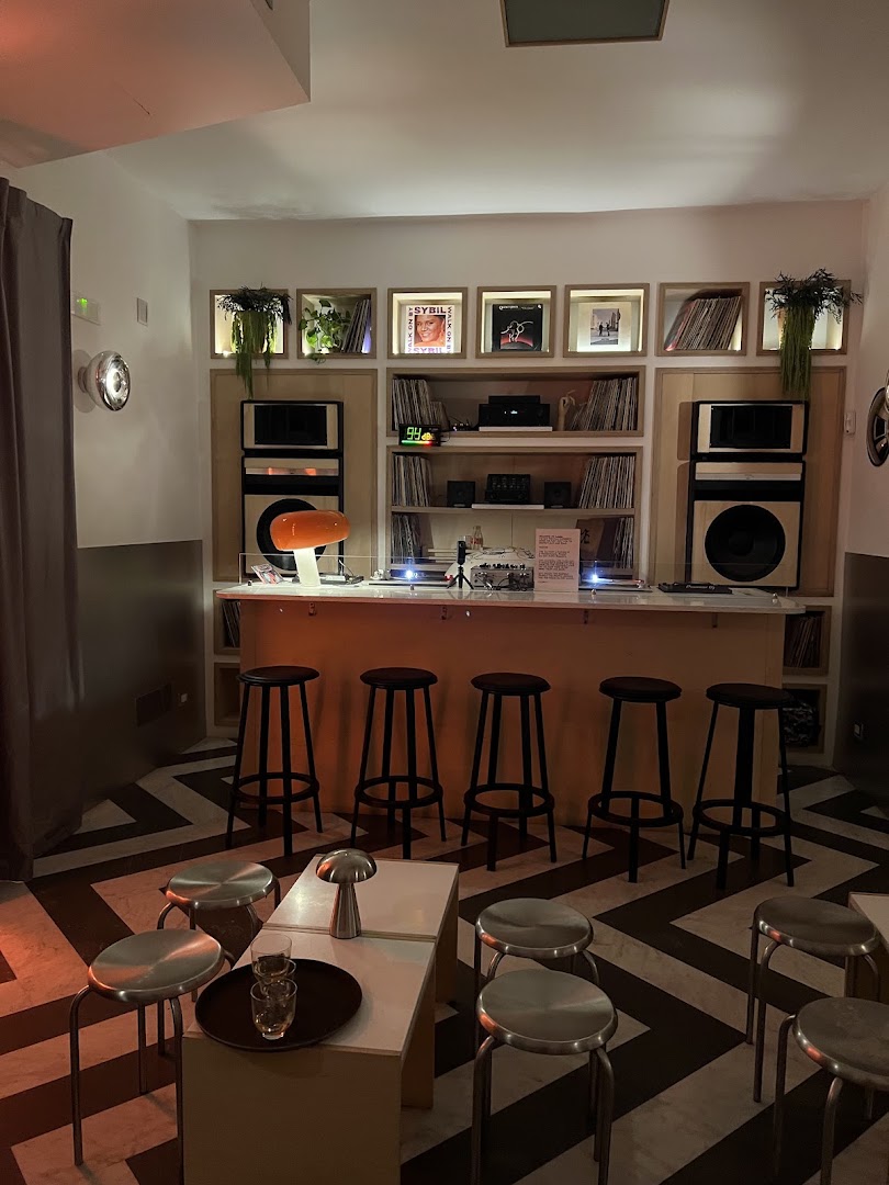 Lento Hi-Fi: venue atmosphere and interior