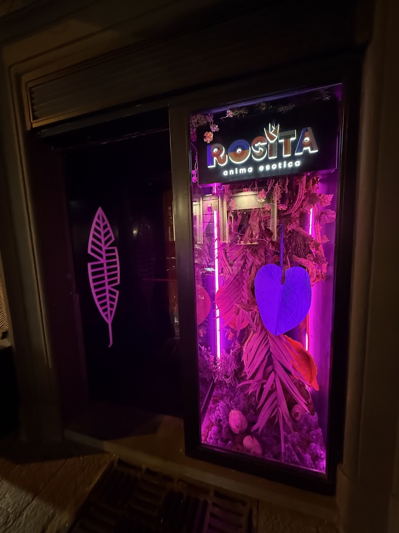 Rosita: attractive, clear shot of entrance