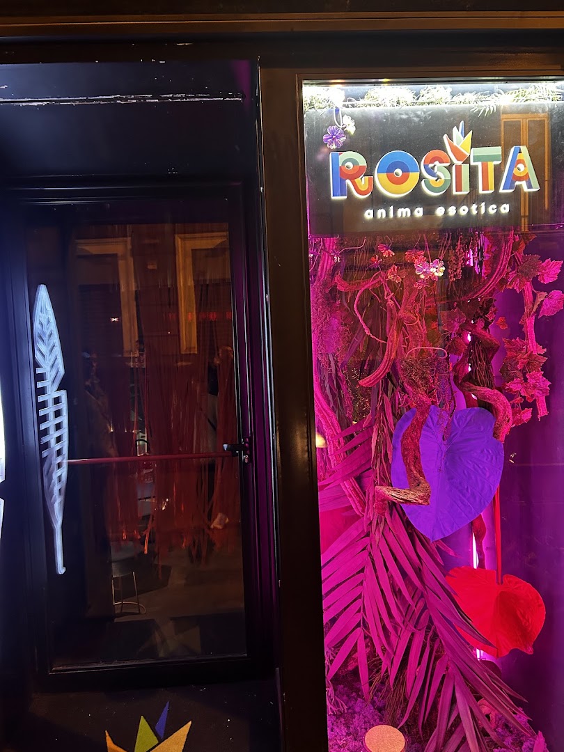 Rosita: attractive storefront and branding