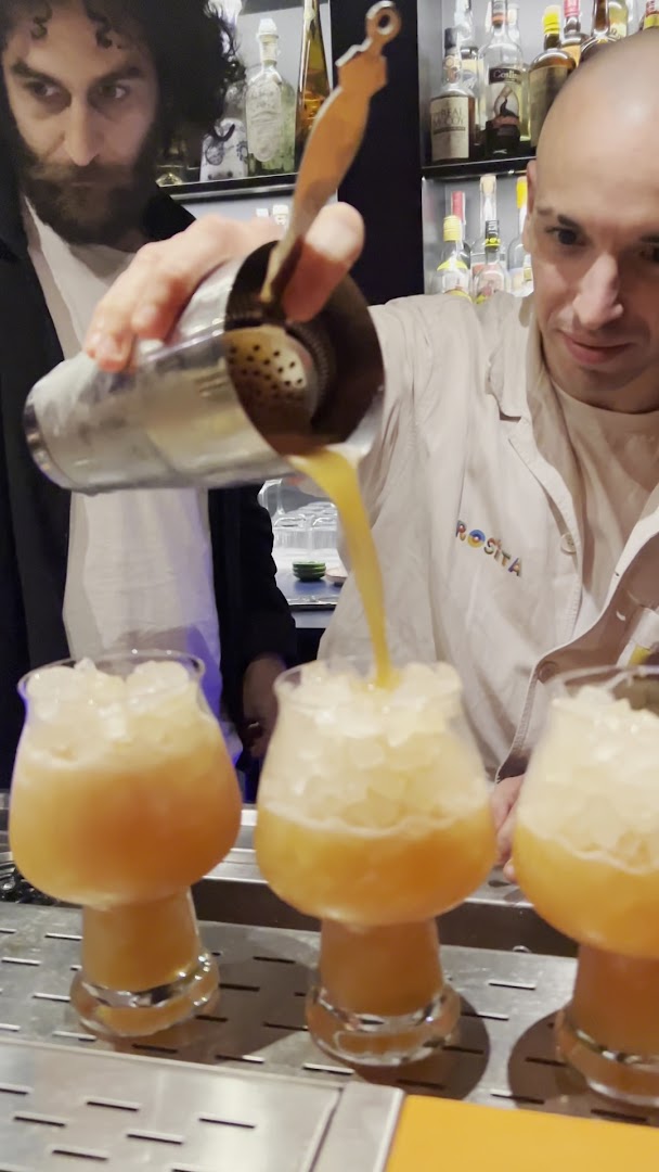 Rosita: professional shot of drink preparation