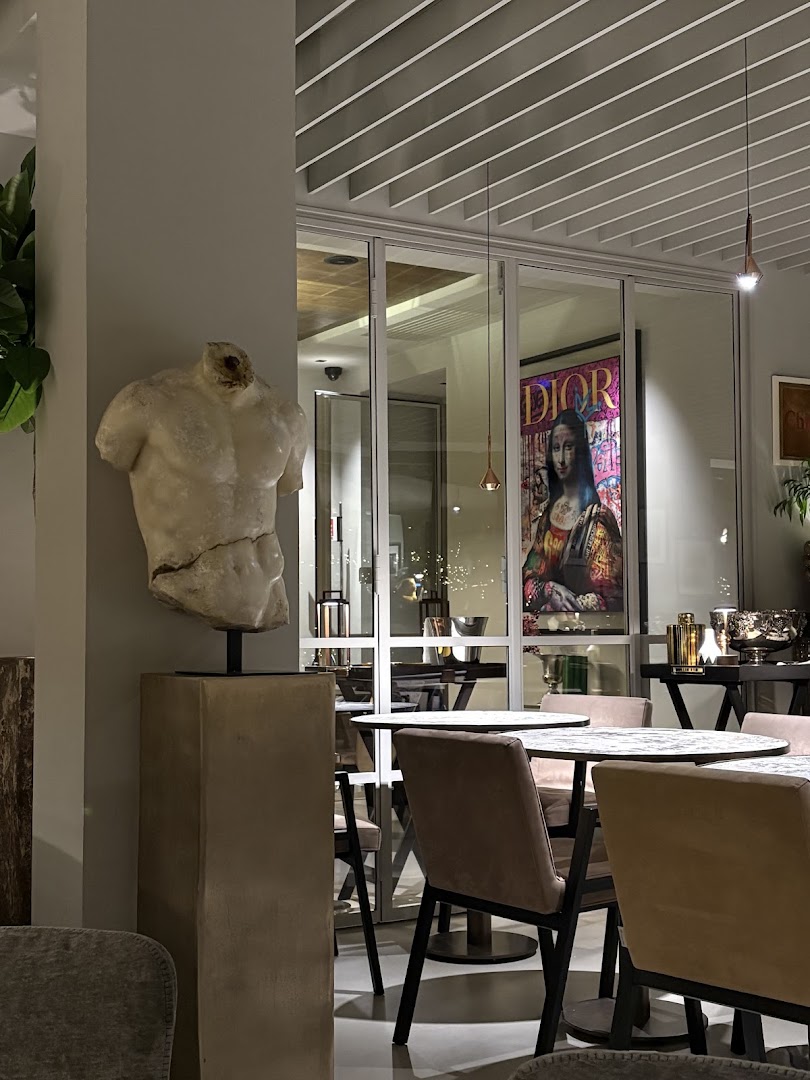 To Live: attractive restaurant interior atmosphere