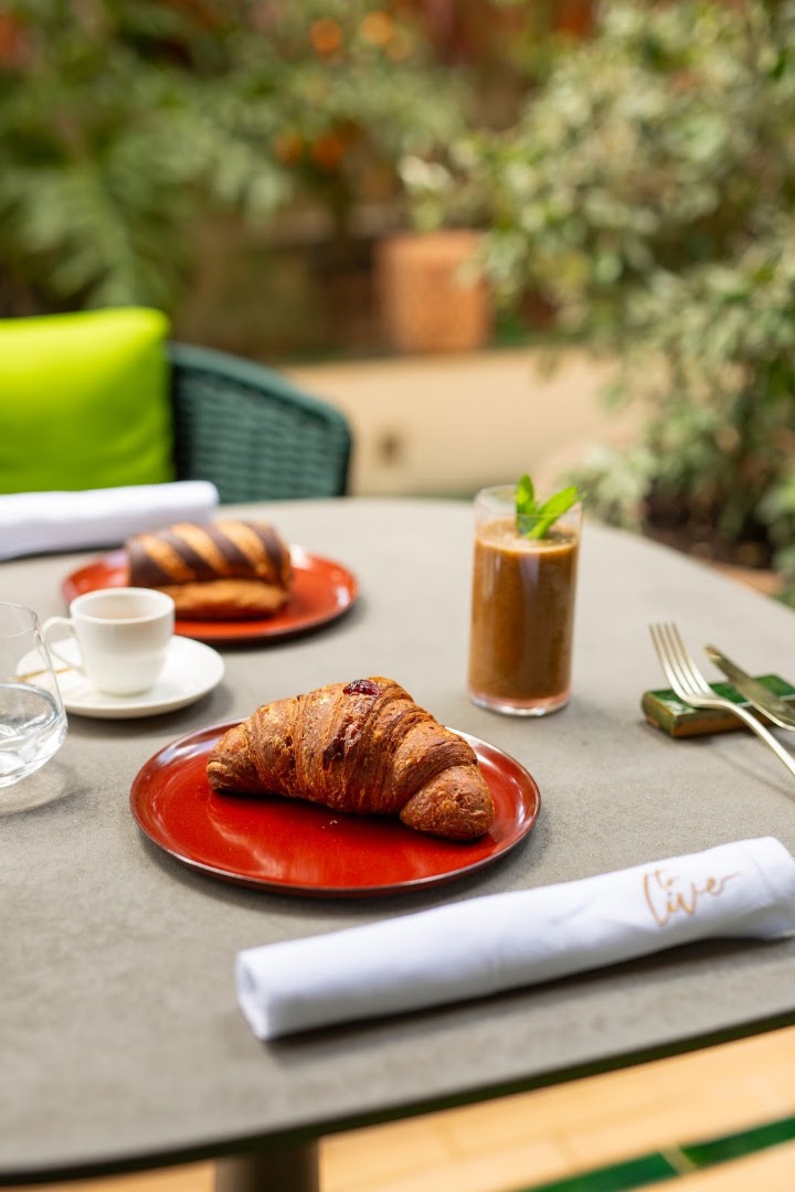 To Live: appealing professional food photography