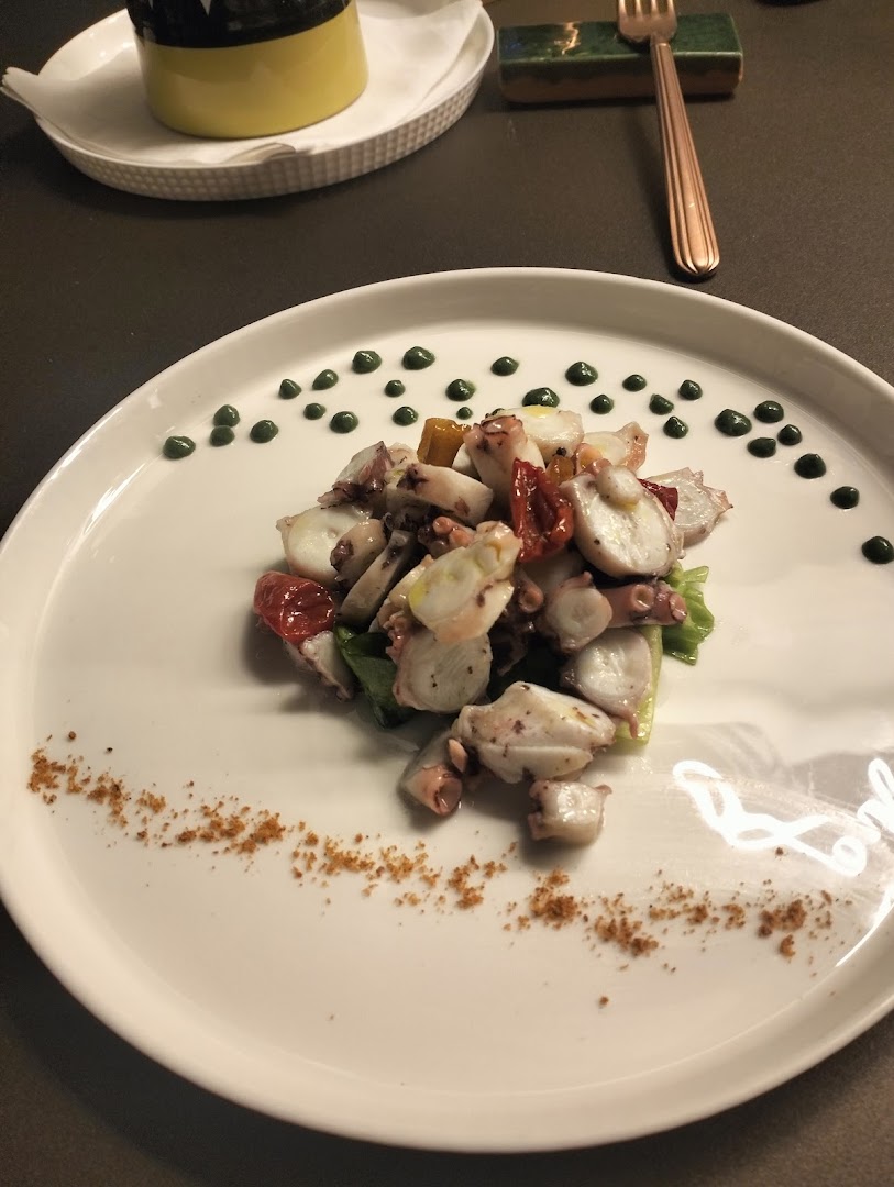 To Live: appetizing, well-presented food dish