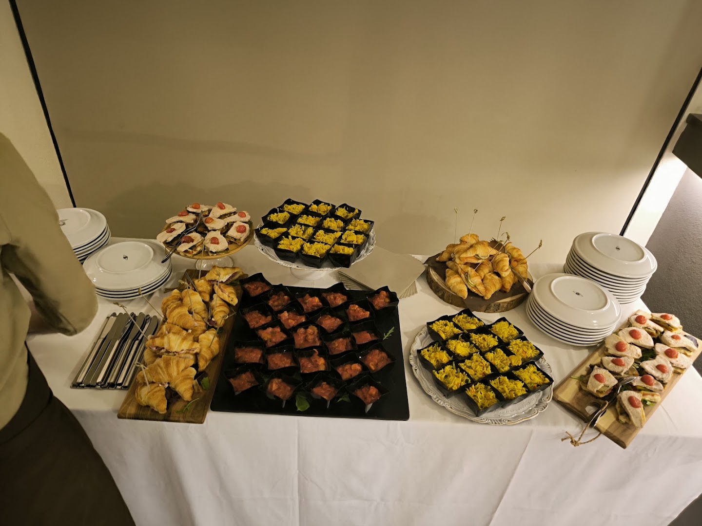 Nirò - Poeta Coffee Lab: appetizing display of breakfast food