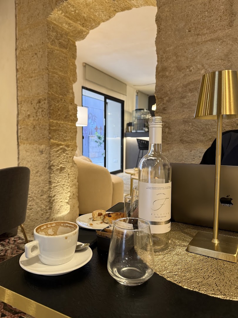 Nirò - Poeta Coffee Lab: inviting atmosphere and quality composition