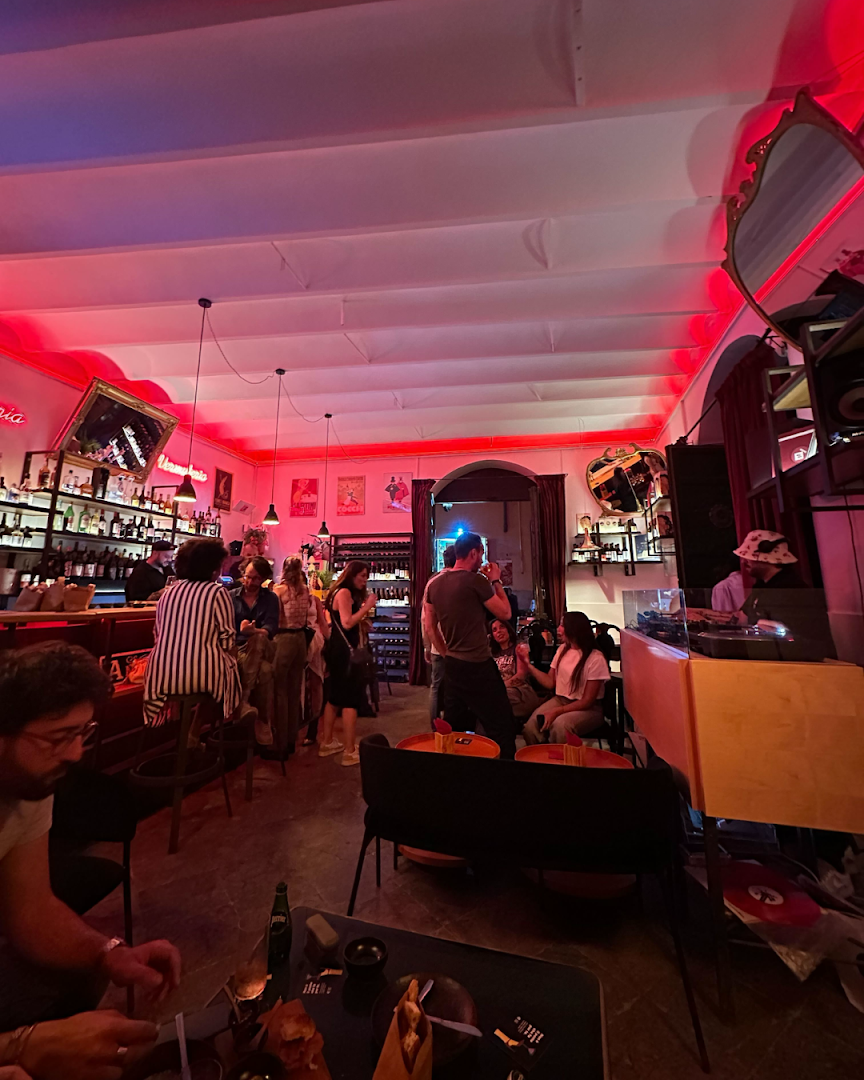 Vermuteria: vibrant bar atmosphere well