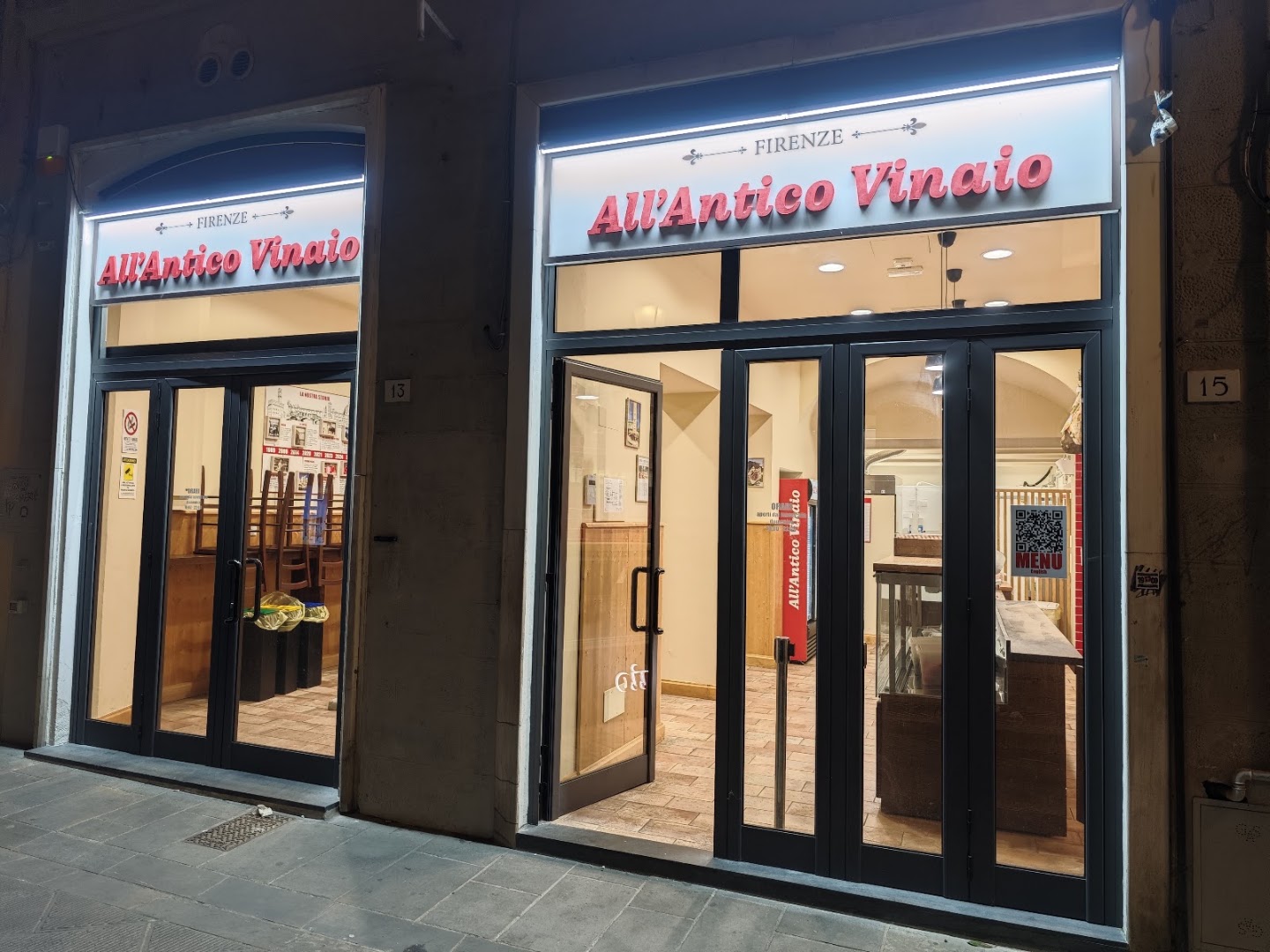 All'Antico Vinaio: clear exterior shot of venue