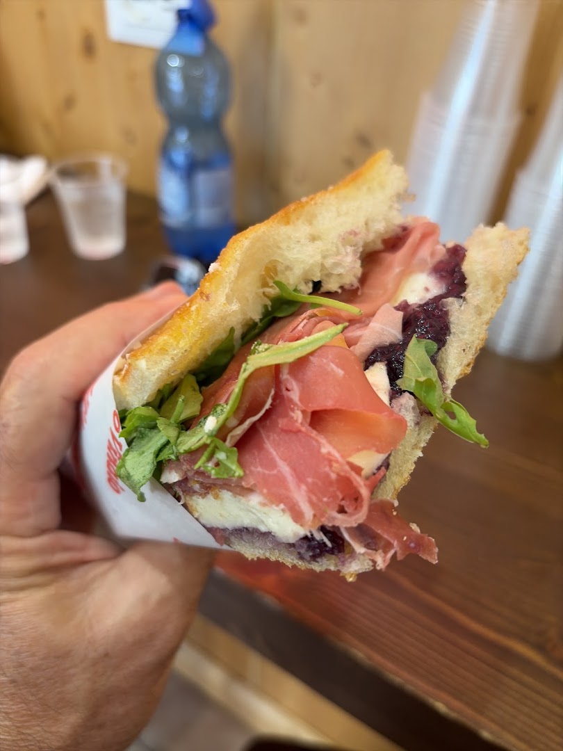 All'Antico Vinaio: appetizing photo of signature sandwich