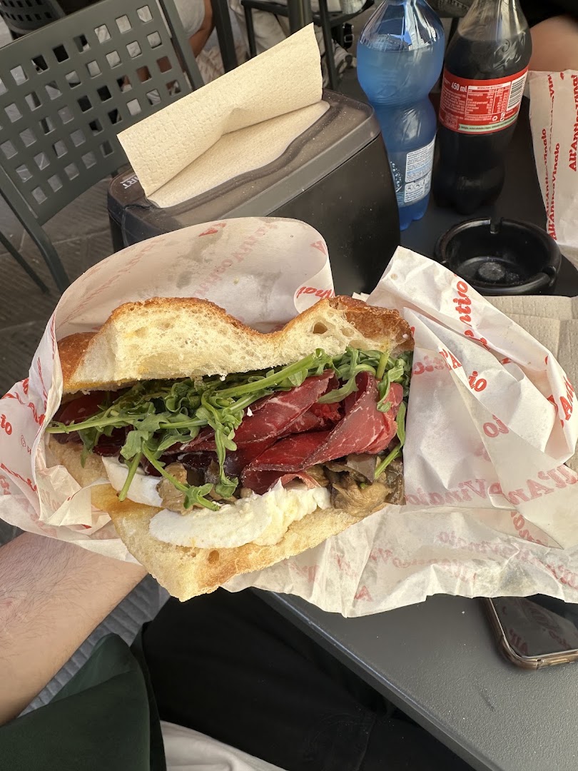 All'Antico Vinaio: appetizing photo of signature sandwich