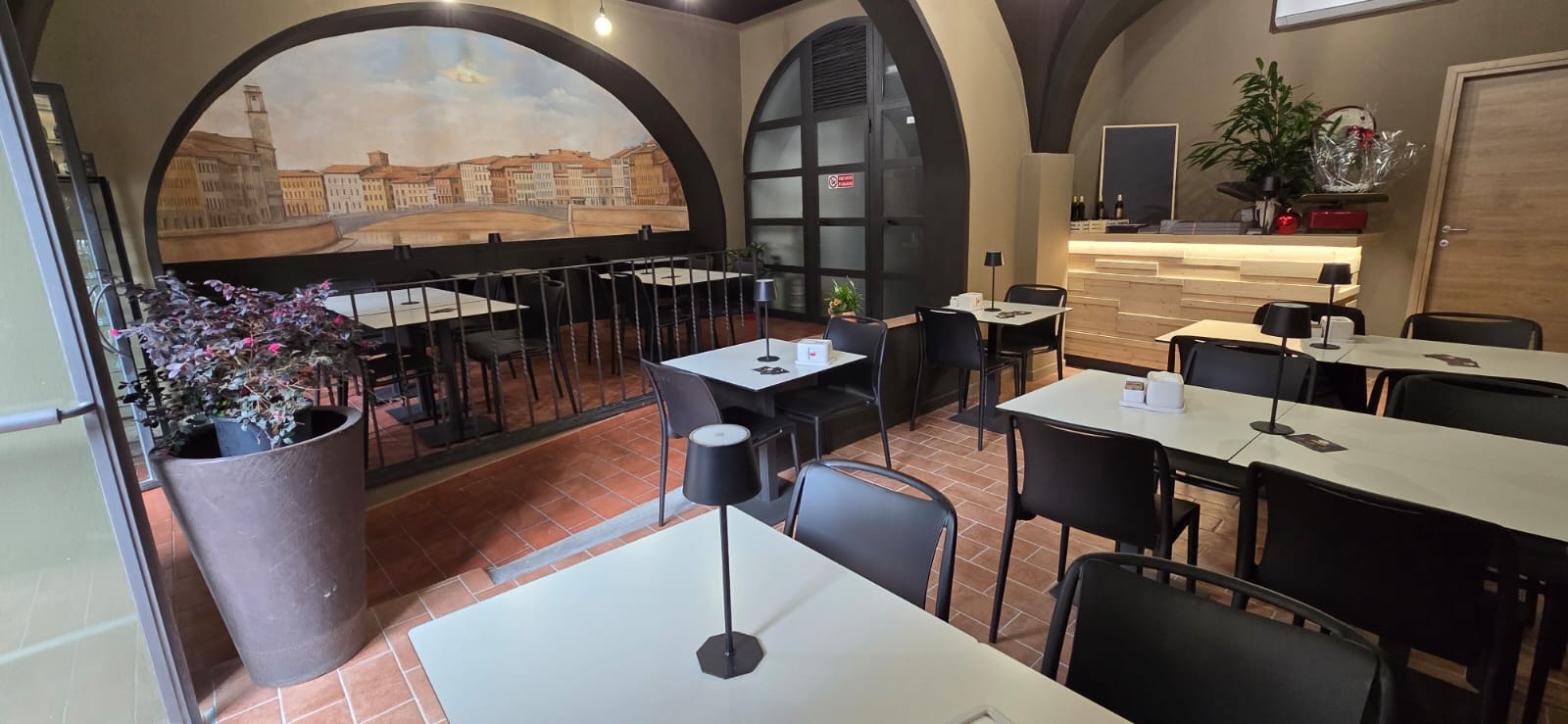 La Dogana: clear photo of restaurant interior