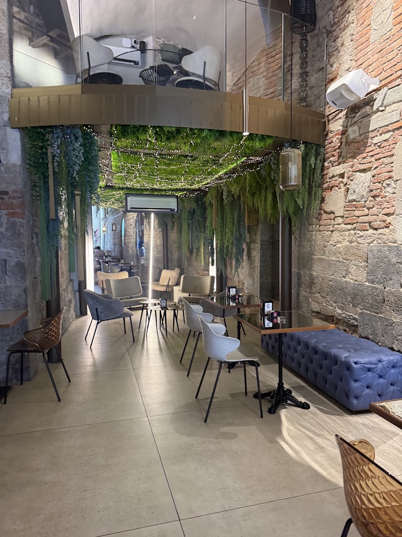 Muri Storti: attractive interior and atmosphere