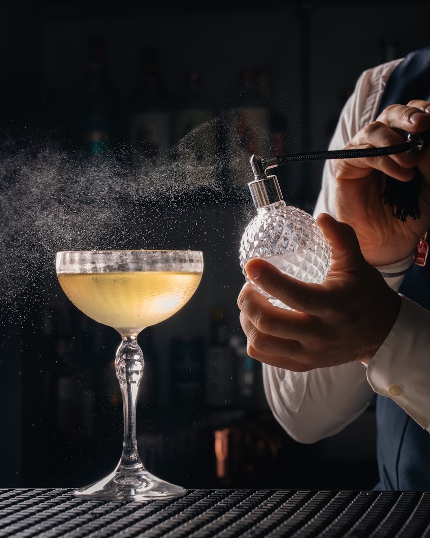 Antela: professional high-quality cocktail preparation photo