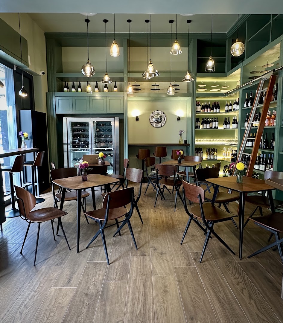 Bixio Bistrot: inviting and professional interior shot