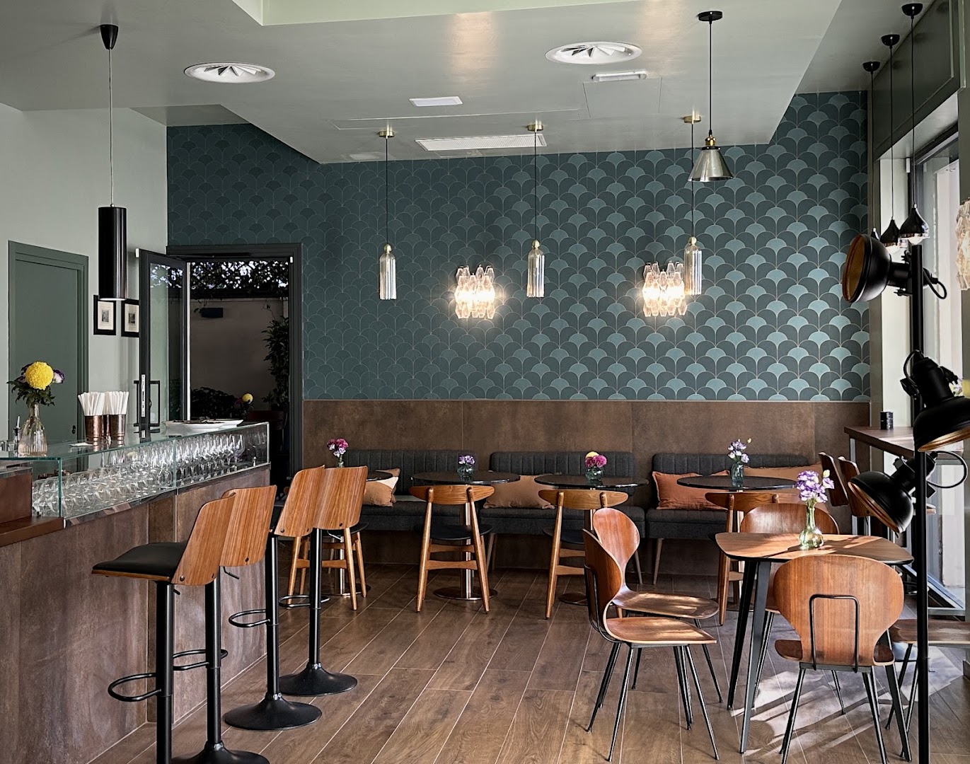 Bixio Bistrot: professional interior shot of restaurant